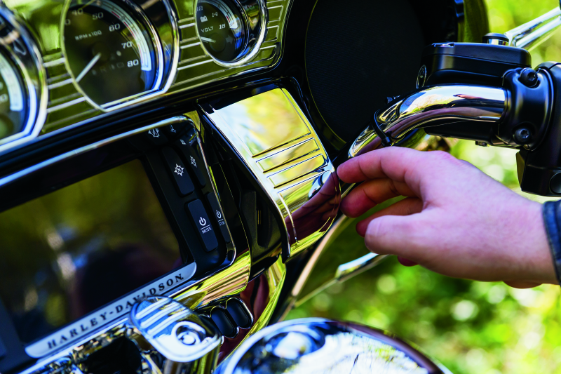 Load image into Gallery viewer, Kuryakyn Deluxe Tri-Line Stereo Trim Kit 14-Up Touring Models Chrome

