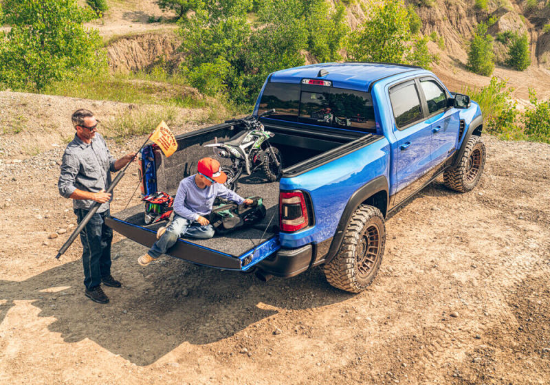 Load image into Gallery viewer, Retrax 15-22 Ford F-150 Super Crew/Super Cab &amp; F-150 Lightning (5.5ft. Bed) Retrax IX
