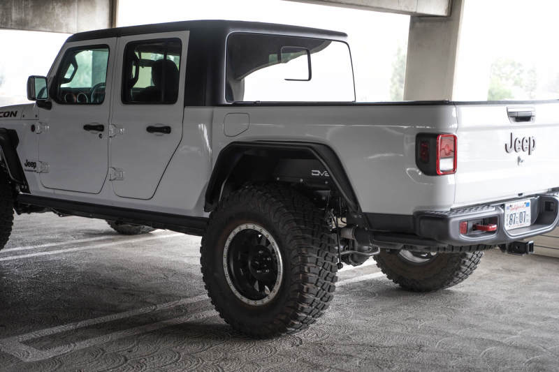 Load image into Gallery viewer, DV8 Offroad 20-23 Jeep Gladiator JT Spec Series Fender Flares
