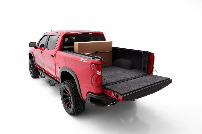 Load image into Gallery viewer, Lund Universal Ratcheting Cargo Bar - Black
