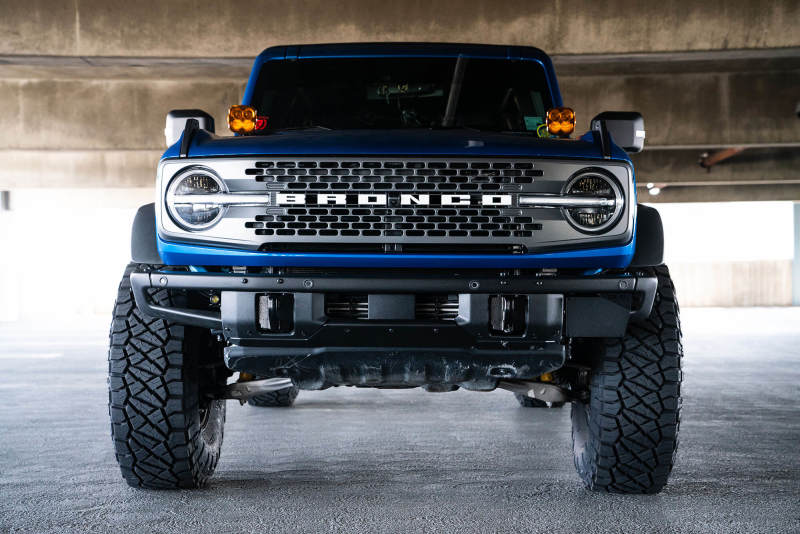 Load image into Gallery viewer, DV8 Offroad 21-22 Ford Bronco Factory Front Bumper License Relocation Bracket - Side
