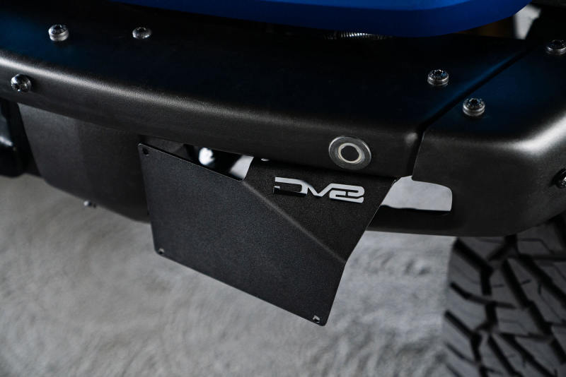 Load image into Gallery viewer, DV8 Offroad 21-22 Ford Bronco Factory Front Bumper License Relocation Bracket - Side
