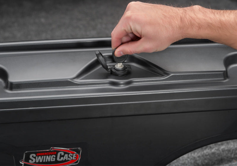 Load image into Gallery viewer, UnderCover 19-20 Chevy Silverado 1500 Drivers Side Swing Case - Black Smooth

