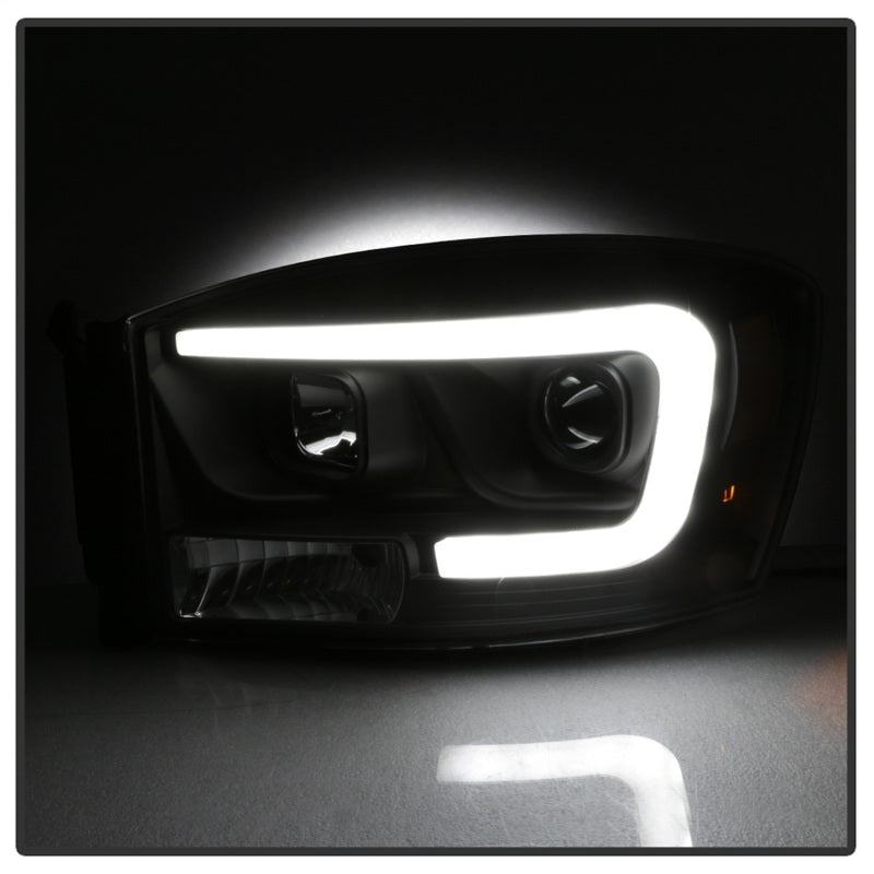 Load image into Gallery viewer, Spyder Dodge Ram 1500 06-08 V2 Projector Headlights - Light Bar DRL - Black (PRO-YD-DR06V2-LB-BK)
