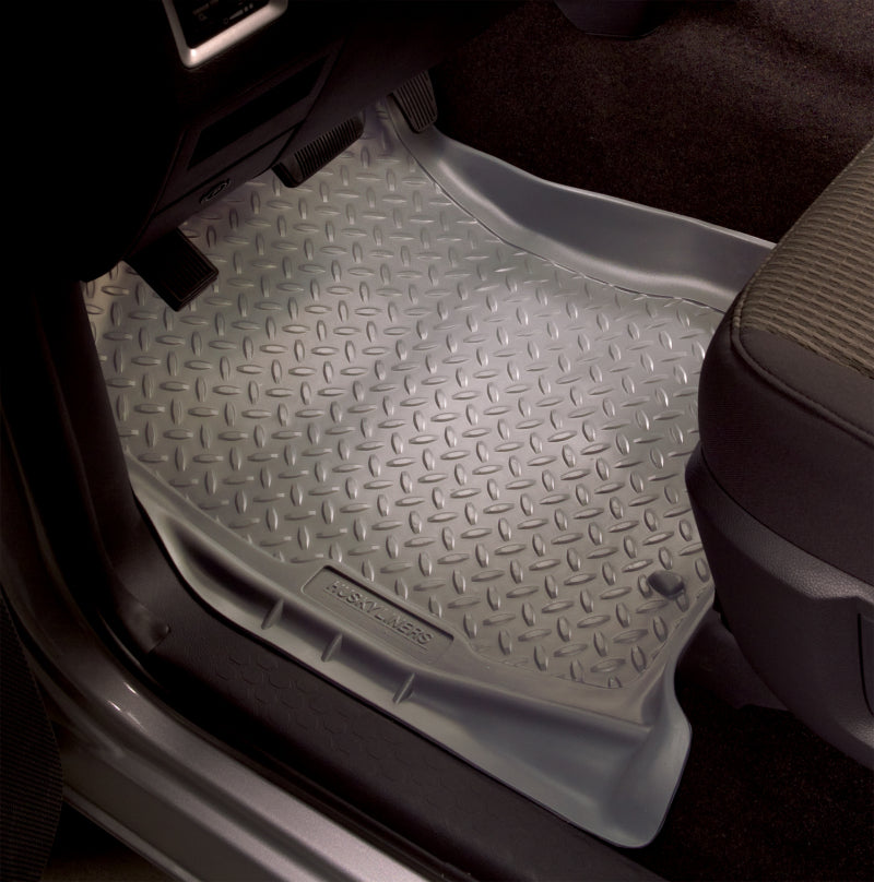 Load image into Gallery viewer, Husky Liners 98-01 Dodge Ram 1500/2500/3500 Club Cab Classic Style Center Hump Black Floor Liner
