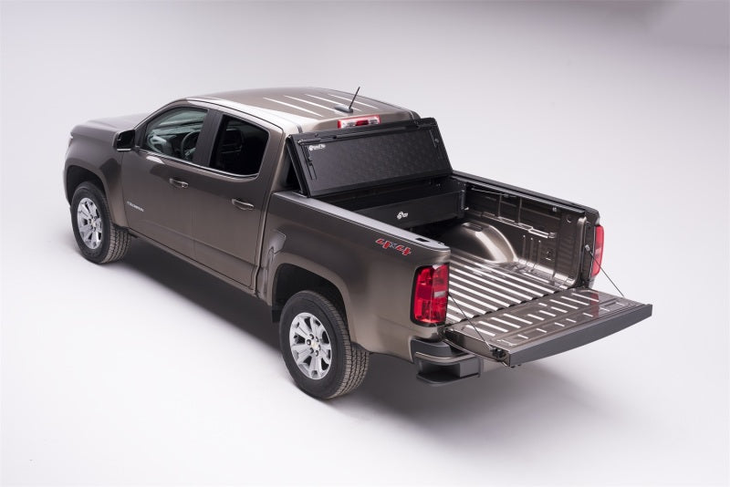 Load image into Gallery viewer, BAK 2020 Jeep Gladiator 5ft Bed BAKFlip G2
