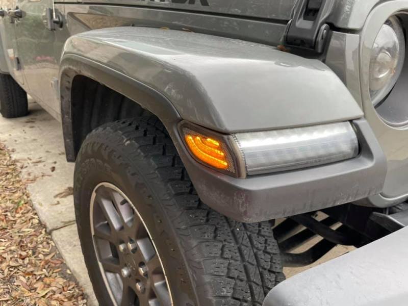Load image into Gallery viewer, Oracle Jeep Wrangler JL Smoked Lens LED Front Sidemarkers
