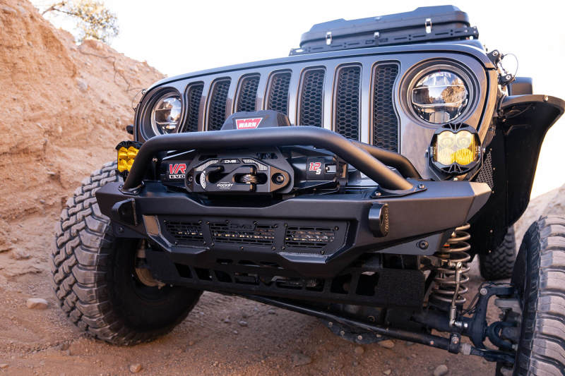 Load image into Gallery viewer, DV8 Offroad 18-23 Wrangler JL/Gladiator JT Spec Series Front Bumper

