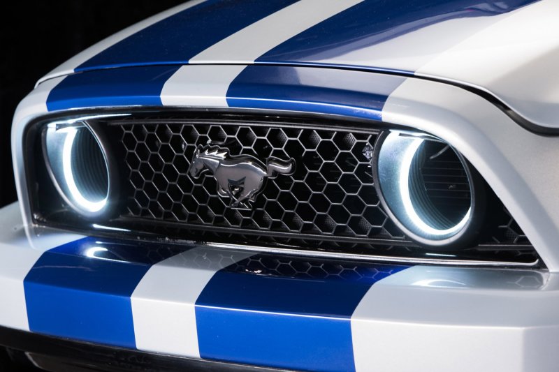 Load image into Gallery viewer, Oracle Ford Mustang 10-13 WP LED Fog Halo Kit (Grille Style) - White
