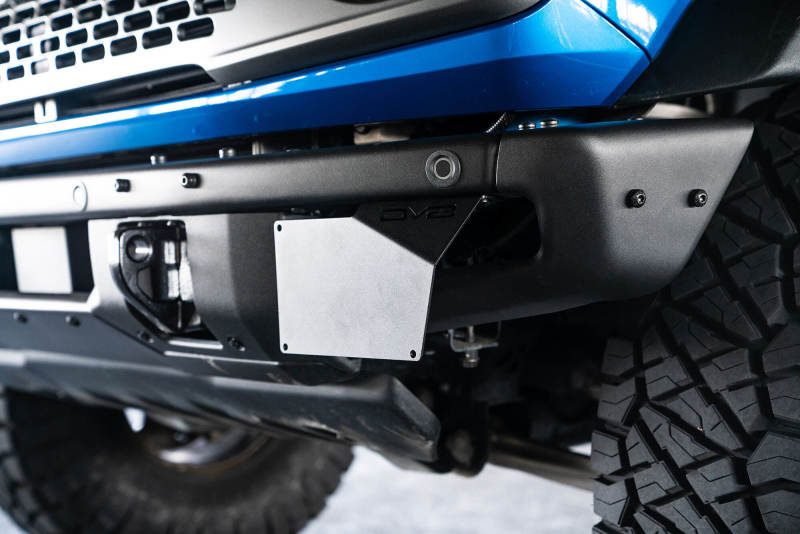Load image into Gallery viewer, DV8 Offroad 21-22 Ford Bronco Factory Front Bumper License Relocation Bracket - Side
