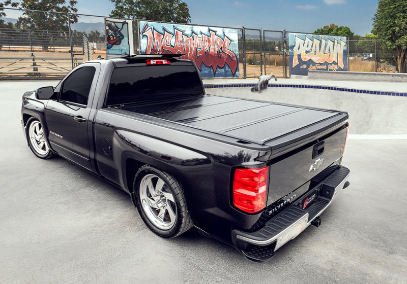 Load image into Gallery viewer, BAK 2020 Jeep Gladiator 5ft Bed BAKFlip G2
