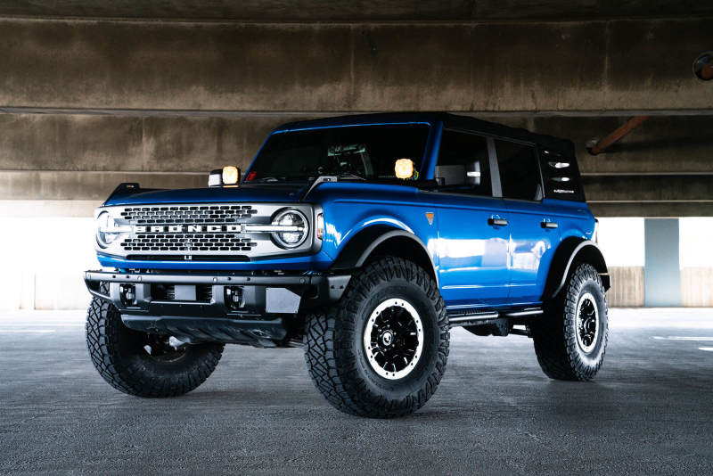 Load image into Gallery viewer, DV8 Offroad 21-22 Ford Bronco Factory Front Bumper License Relocation Bracket - Side
