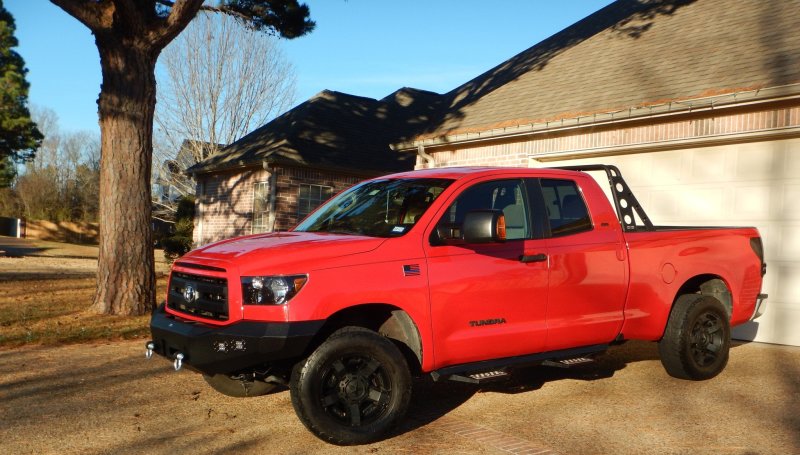 Load image into Gallery viewer, DV8 Offroad 07-13 Toyota Tundra Front Bumper

