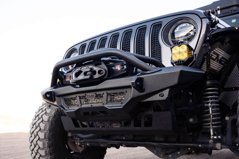 Load image into Gallery viewer, DV8 Offroad 18-23 Wrangler JL/Gladiator JT Spec Series Front Bumper
