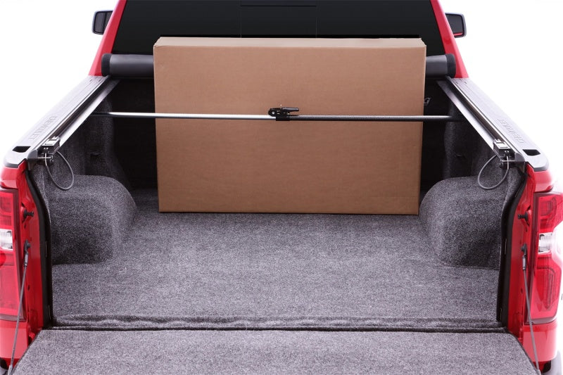 Load image into Gallery viewer, Lund Universal Ratcheting Cargo Bar - Black
