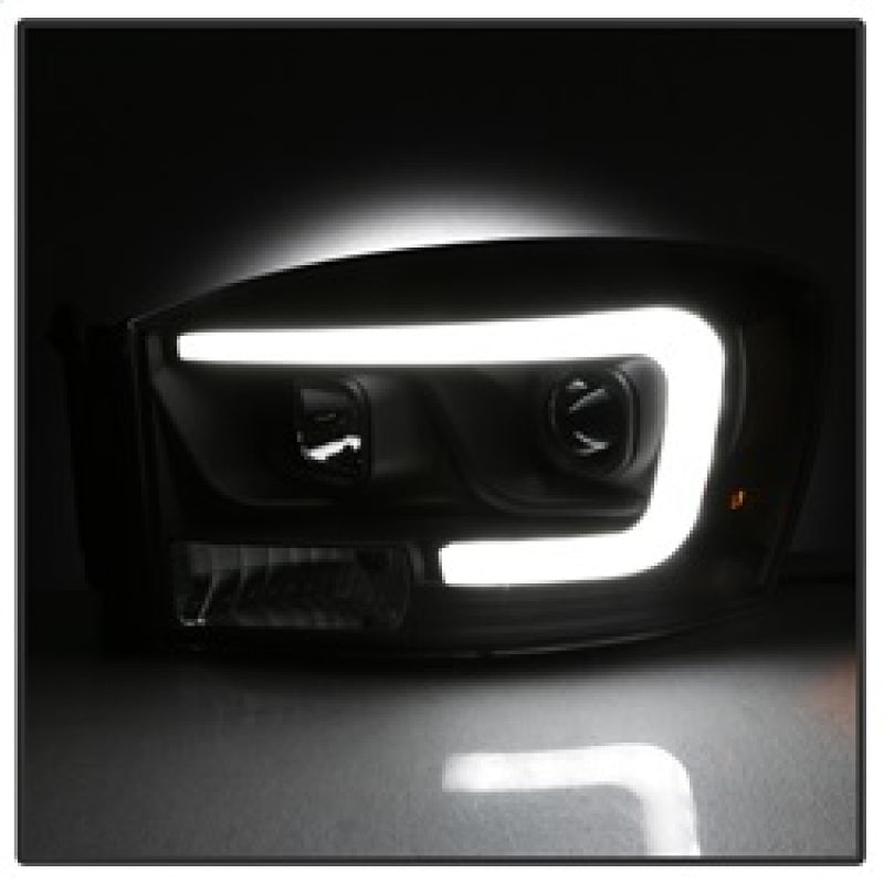 Load image into Gallery viewer, Spyder Dodge Ram 1500 06-08 V2 Projector Headlights - Light Bar DRL - Black (PRO-YD-DR06V2-LB-BK)
