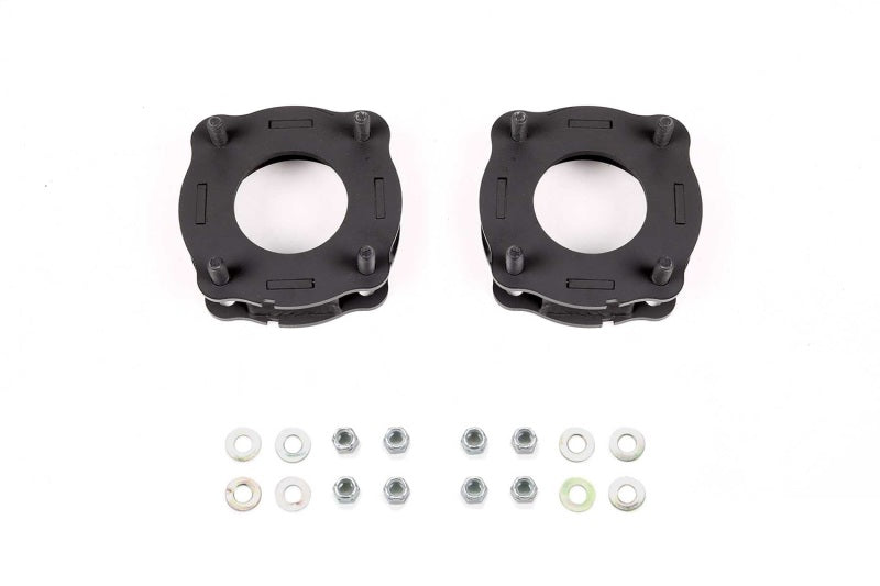 Load image into Gallery viewer, Fabtech 2022 Toyota Tundra 1.5in Leveling Kit - Front Spacers and Hardware
