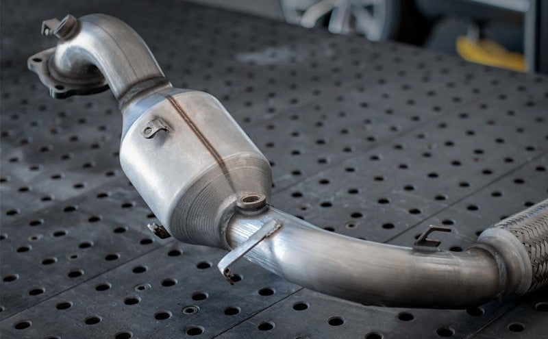 Load image into Gallery viewer, MagnaFlow Conv DF 01-05 Lexus IS300 3.0L Underbody
